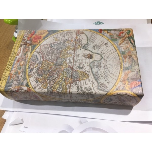 Caja fuerte libro mapa