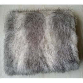 Coussin poils blanc 45 x 45