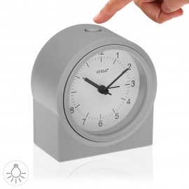 Reloj despertador gris con luz