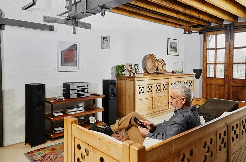 CA_CXA81_LS_ModelSeated-1242_v4_820x540.